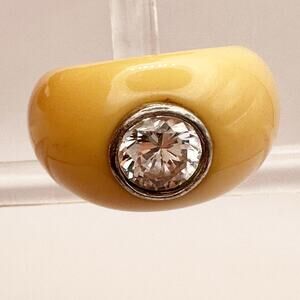Yellow Cream Round Rounded Cocktail Ring Size 5.5 Neutral Costume Jewelry